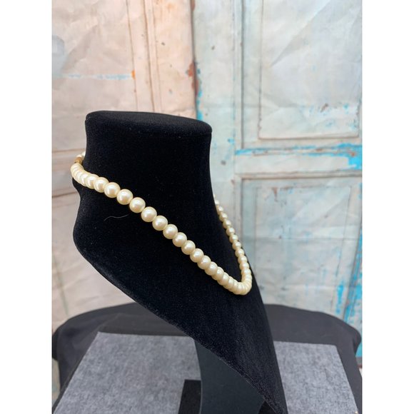 Creamy Yellow/White Faux Pearl Necklace - Picture 2 of 5